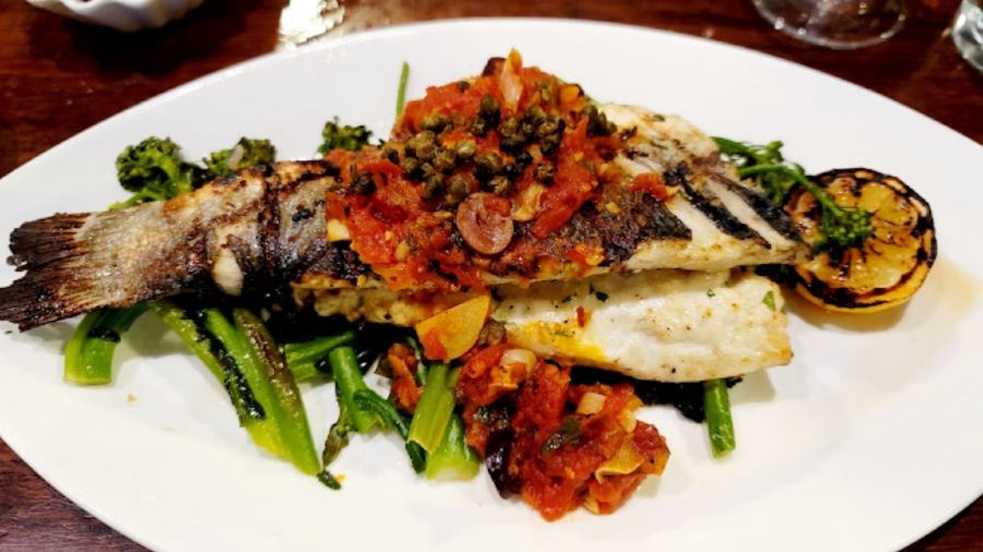 Hank’s Oyster Bar on the Wharf