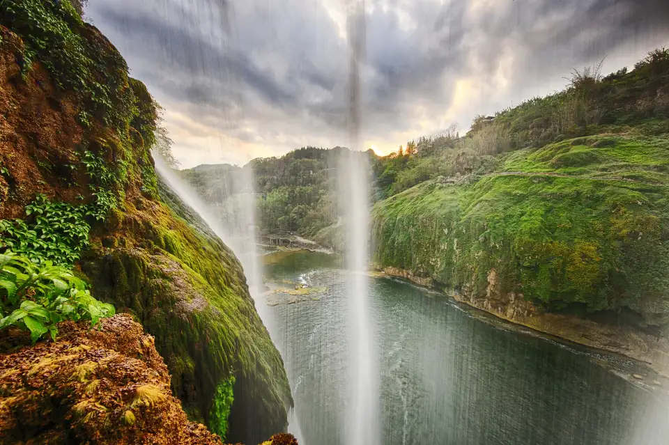 3_Water Curtain Cave
