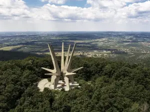 Spomenik palim borcima Kosmajskog odreda - Iskra slobode