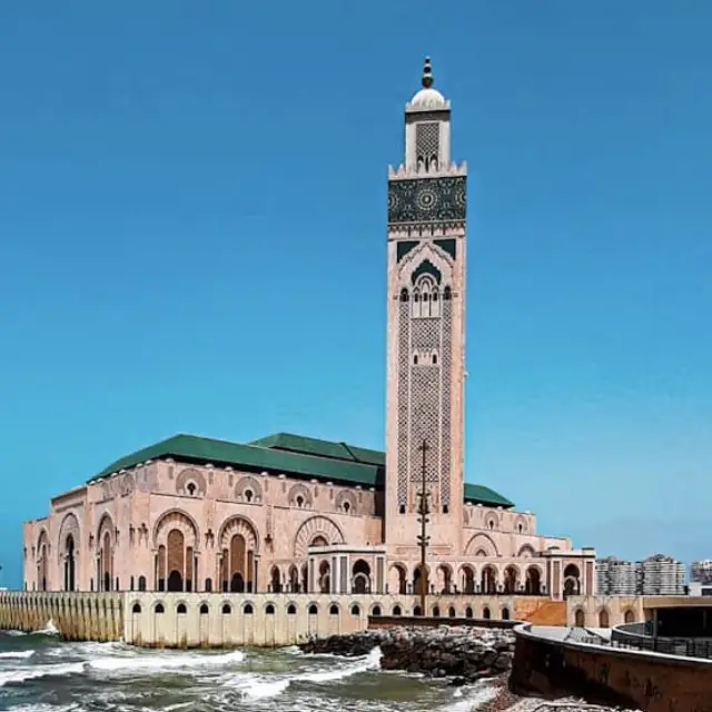 摩洛哥 | 三分之一面積都建在海上的清真寺 | 世界第三大清真寺