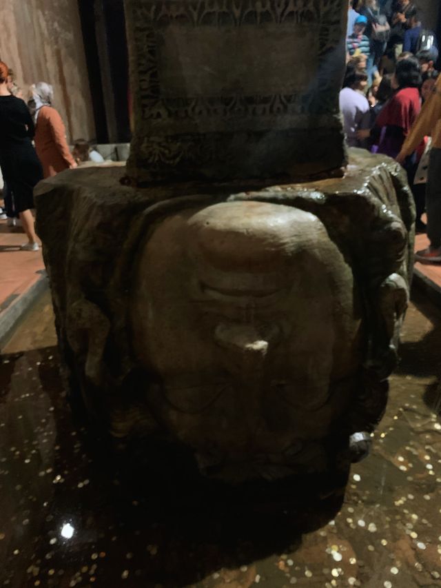 อุโมงค์เก็บน้ำเยเรบาตัน (Yerebatan) 