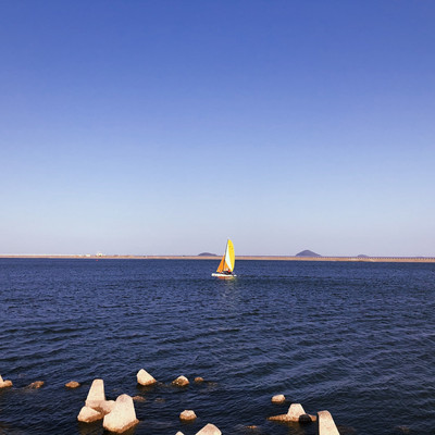 Lezbiyenlar ikki uchli dildo bilan sikish