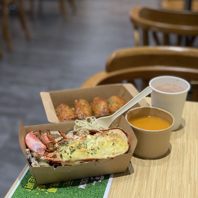 佐敦彌敦道抵食嘅西式快餐～自助形式無限添飲餐湯同冷熱水～