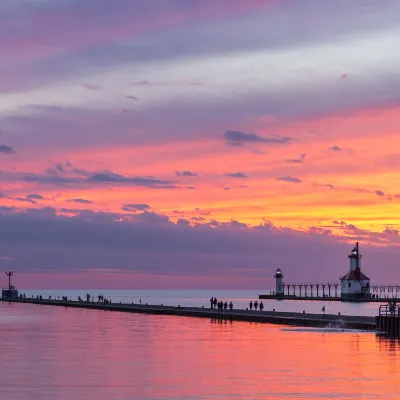 Отели рядом с достопримечательностью «Harbor Shores Trails»