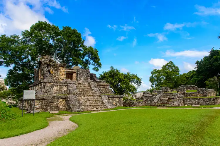 Hotels near Altun Ha