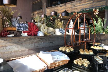 naked CASTLE·naked BITE