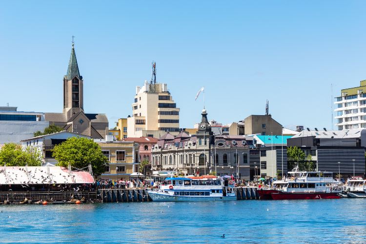 Compare 5 airports near Valdivia