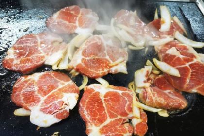 长白山火山石烤肉