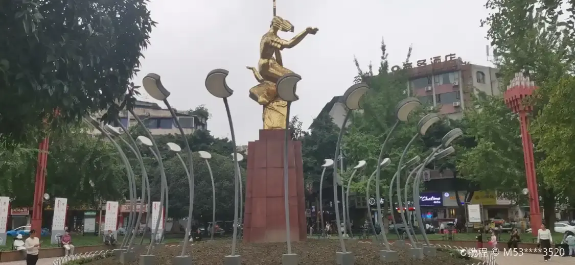 Отели рядом с достопримечательностью «Фунг-Площадь»
