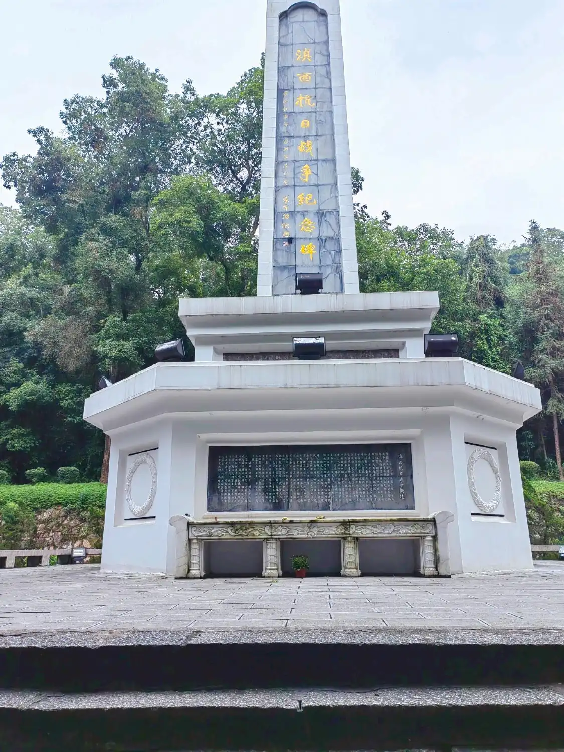 Hotels near Dianxi Kangrizhanzheng Monument