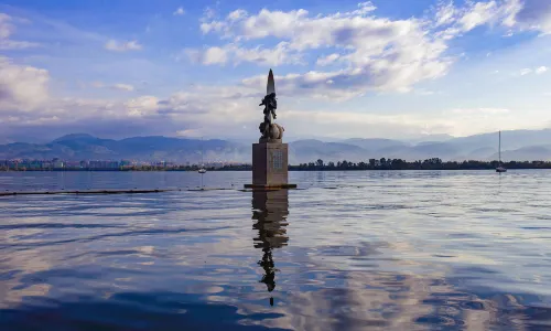 Qiong Hai Lu Mountain Scenic Area