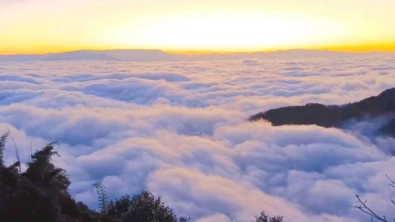 Sea of Clouds Sunrise Viewing Platform