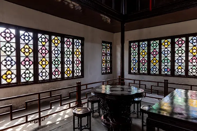 Suzhou Garden Flower Viewing Window