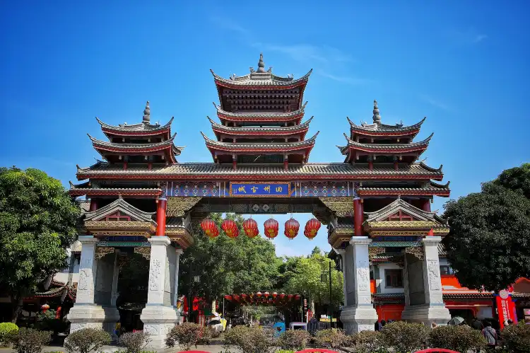 Hotels near Youjiang Medical Institute for Nationalities