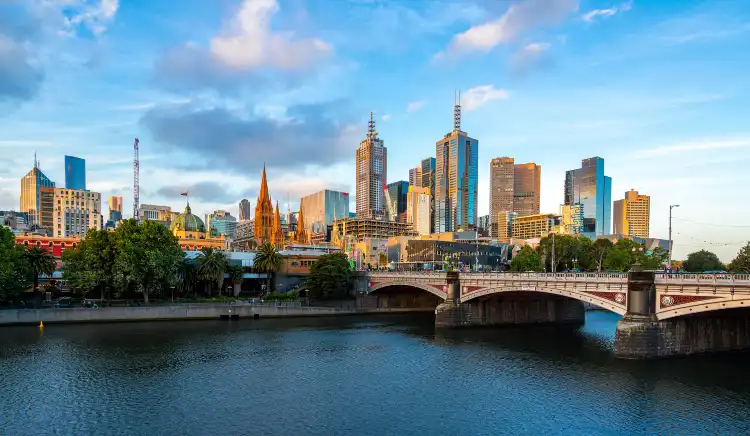 Hotels near Building 8 - RMIT University