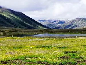 扎日擁康神山