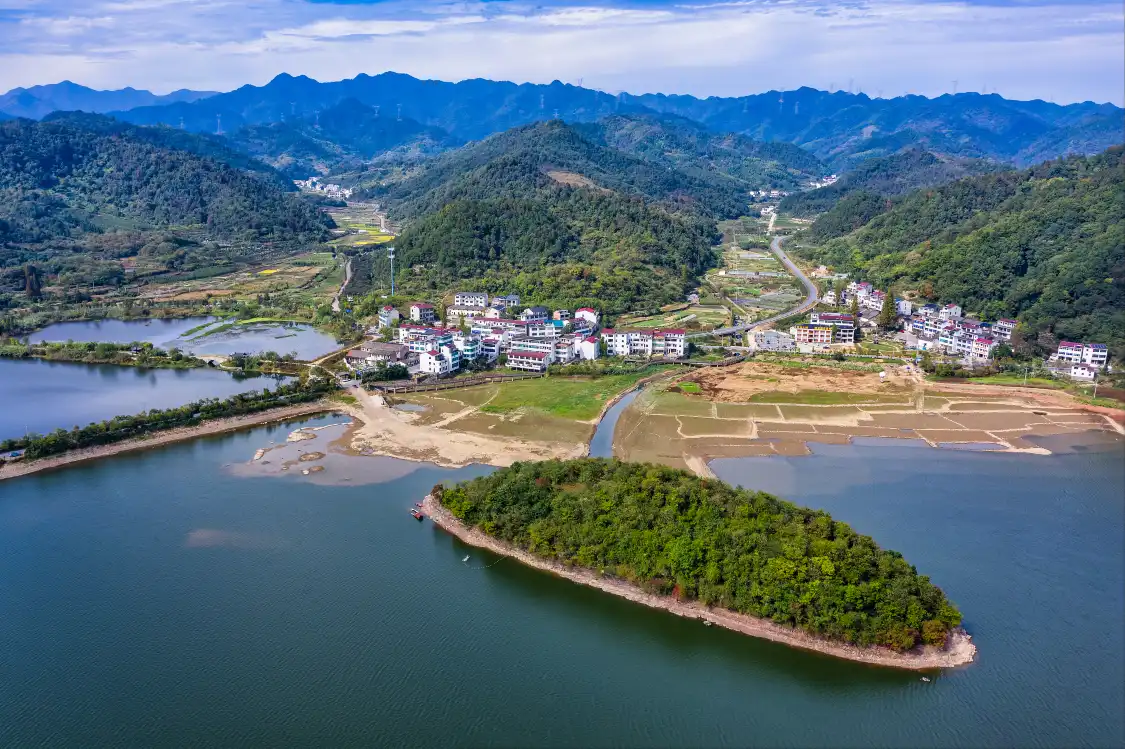Hotels near Tongji Lake