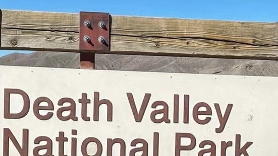 死亡谷公园离开拉斯维加斯大概二个小时的车程，一般到拉斯维加斯
