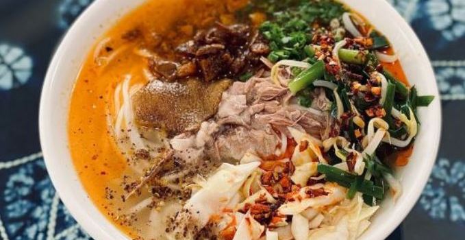 羅記巍山扒肉餌絲