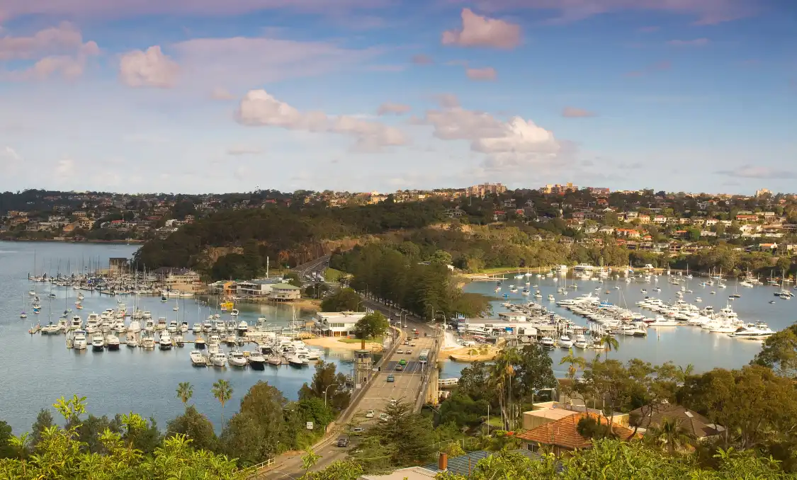Hotels near Spit Bridge
