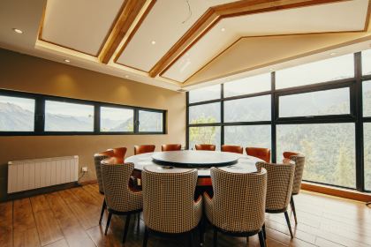 嘎尔庄园·星空之城·坐望雪山休闲餐吧