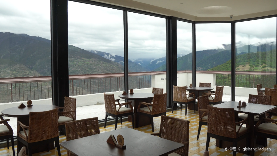 四姑娘山·天空之城悬崖酒店·云端餐厅