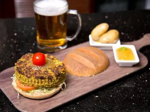 V Lounge & Restaurant