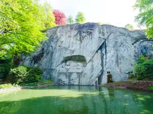 瀕死のライオン像