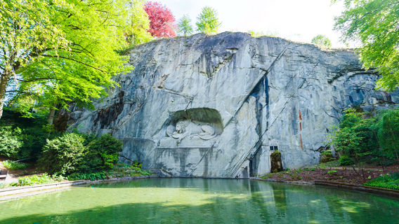 Умирающий лев