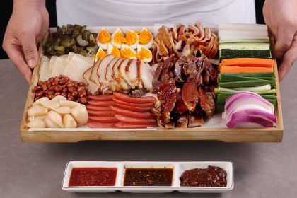 村里人家炖菜馆(东联店)