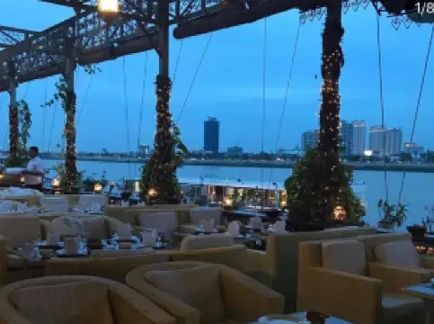 Bopha Phnom Penh Titanic Restaurant