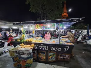 Phra Pathom Chedi Night Market