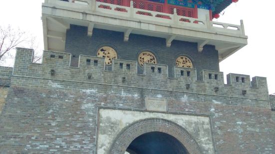 奎文门是潍县古城的东城门，老潍县城已经没有了，只剩下这里和一