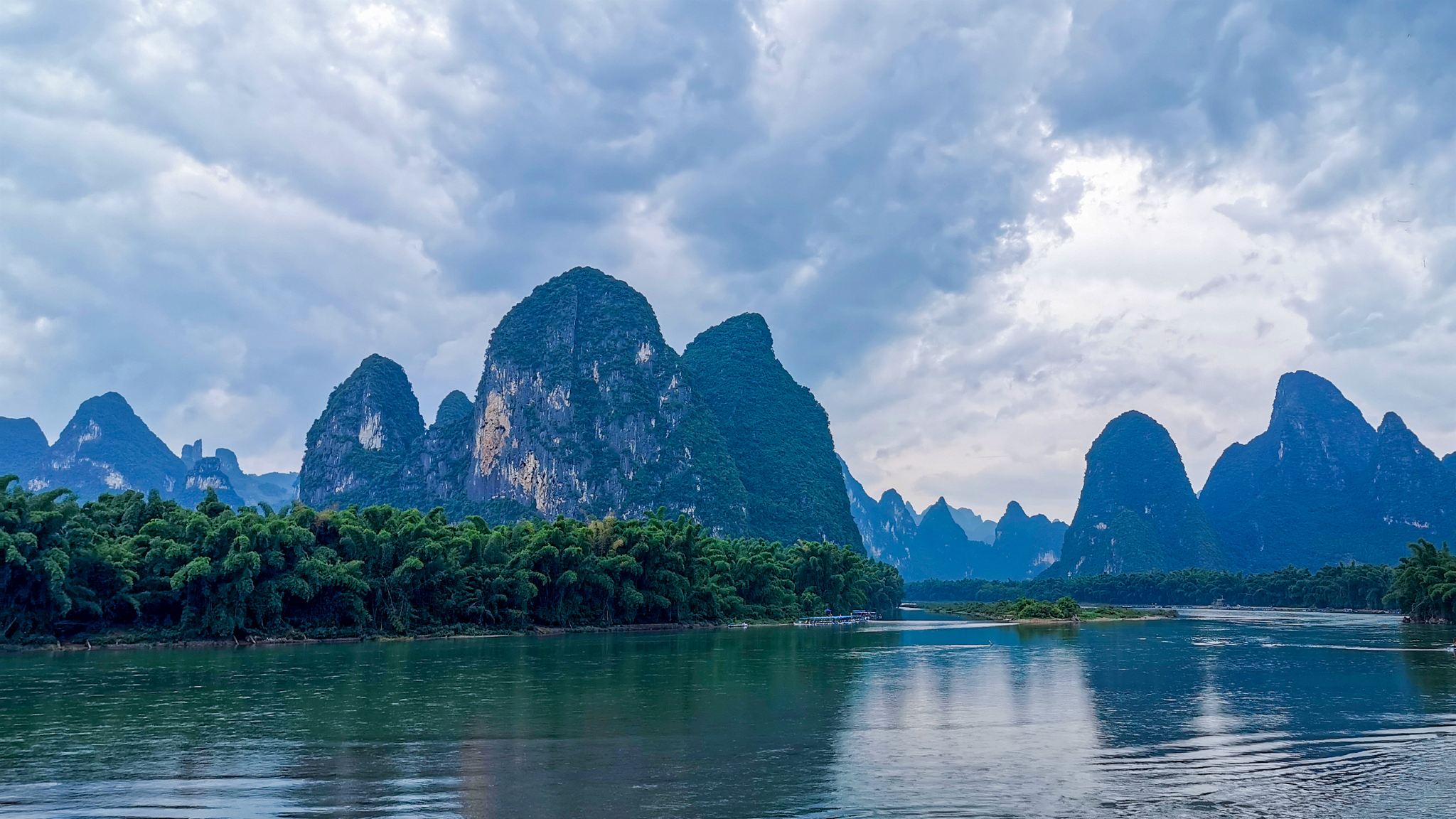 Tour privato di 1 giorno a Yangshuo (immagine di sfondo da 20 RMB) Rafting sul fiume Yulong, antica città di Xingping