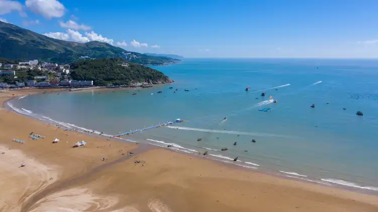 Hotels near Yanting Golden Beach
