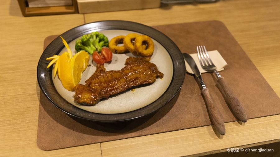 格塘雅栖酒店(果洛玛沁店)·西餐酒廊