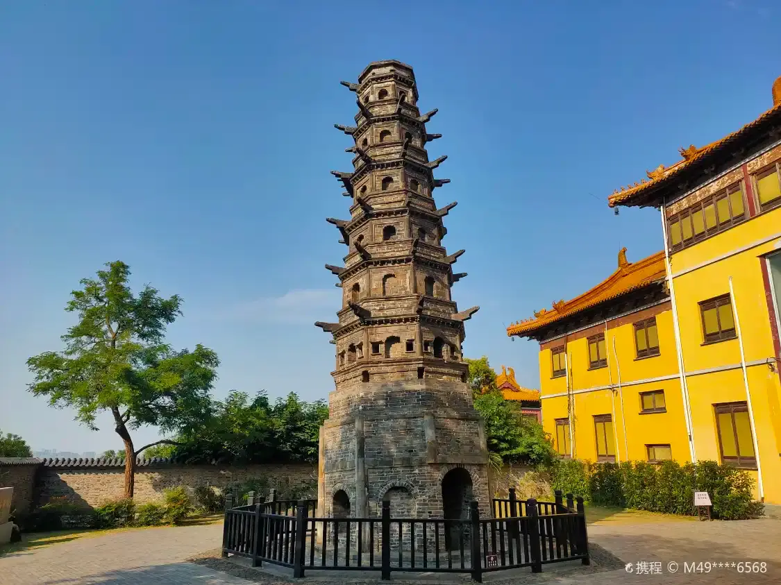 Отели рядом с достопримечательностью «Dinglin Pagoda»