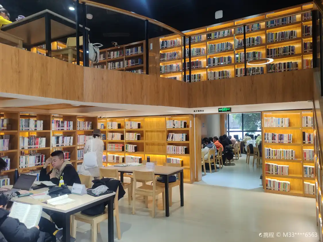 Hotels near Leshan Library
