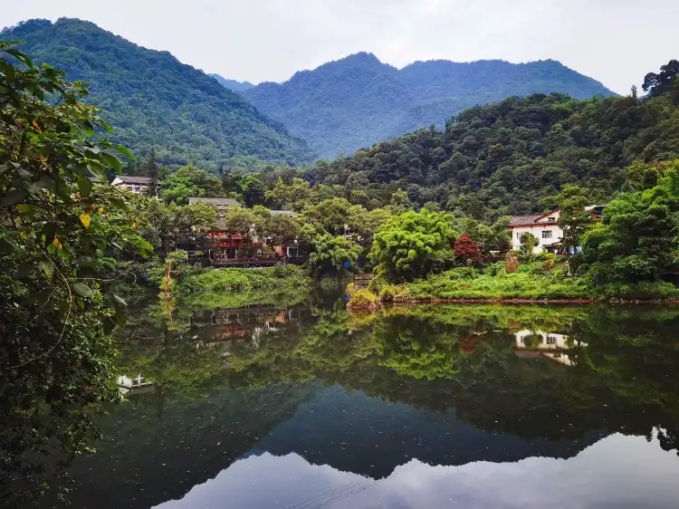 Hotels near Qingyin Pinghu Lake