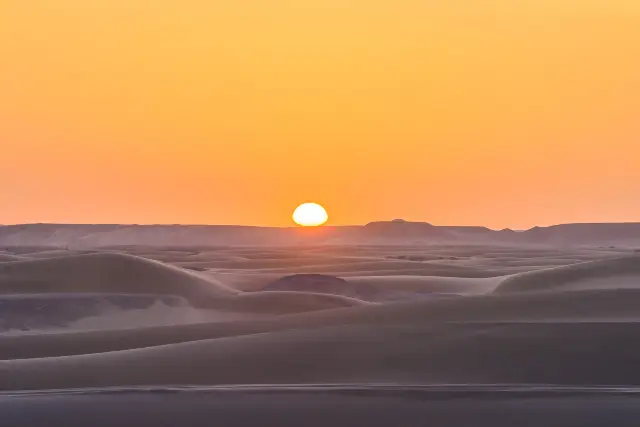 Sunrise Sightseeing in Dunhuang