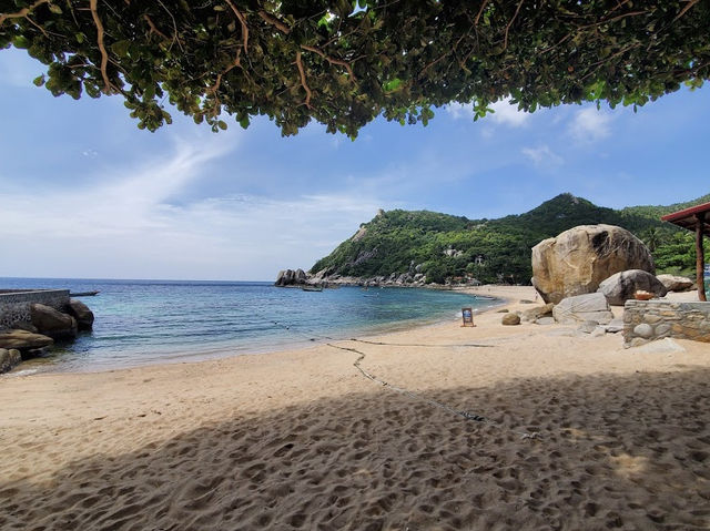 หาดทรายรี เกาะต่า