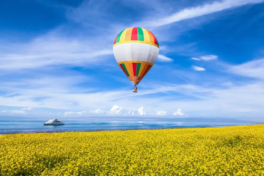 Hot Air Balloon over Qinghai Lake