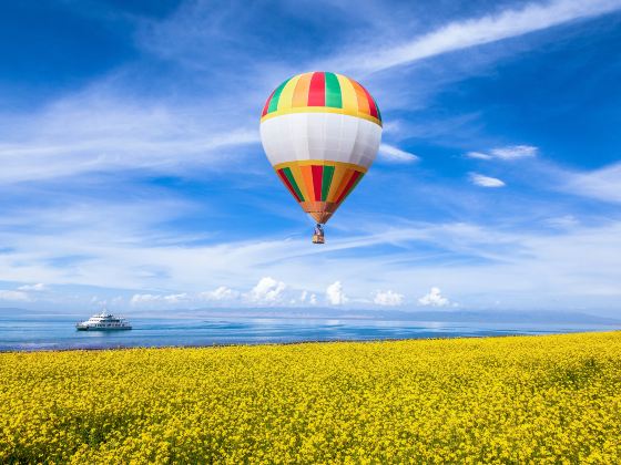 Hot Air Balloon over Qinghai Lake