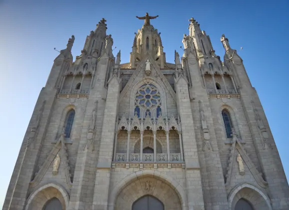 Hotels near St. Peter's Cathedral