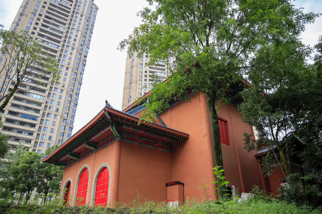 명옥진 황제릉 진열관 주변 호텔