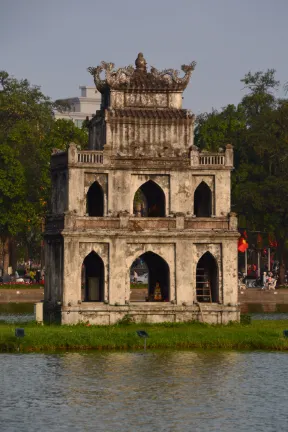 Hotels near West Lake