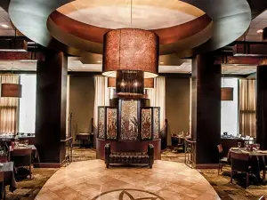 LUX Steakhouse + BAR94