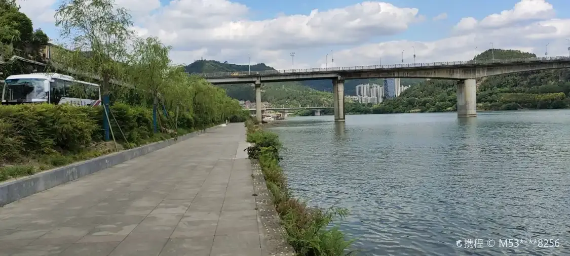 Hotels near Langzhong Ancient City - Waterfront Platform