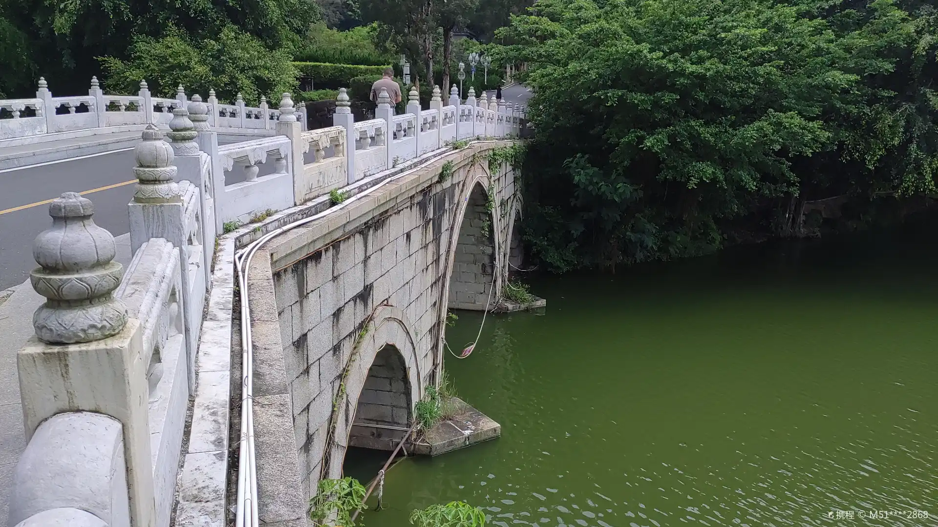 Hotels near Three-hole Bridge