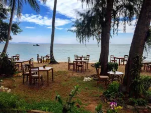 Bamboo Cottages & Restaurant